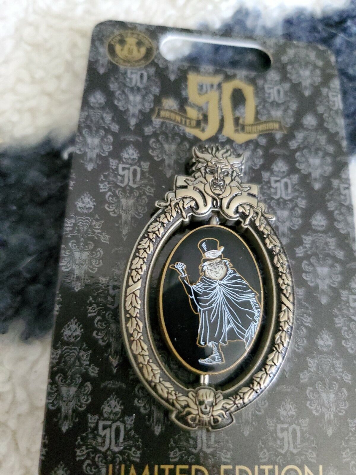 Haunted Mansion 50th Anniversary Hitchhiking Ghost Phineas Spinner Le Disney Pin