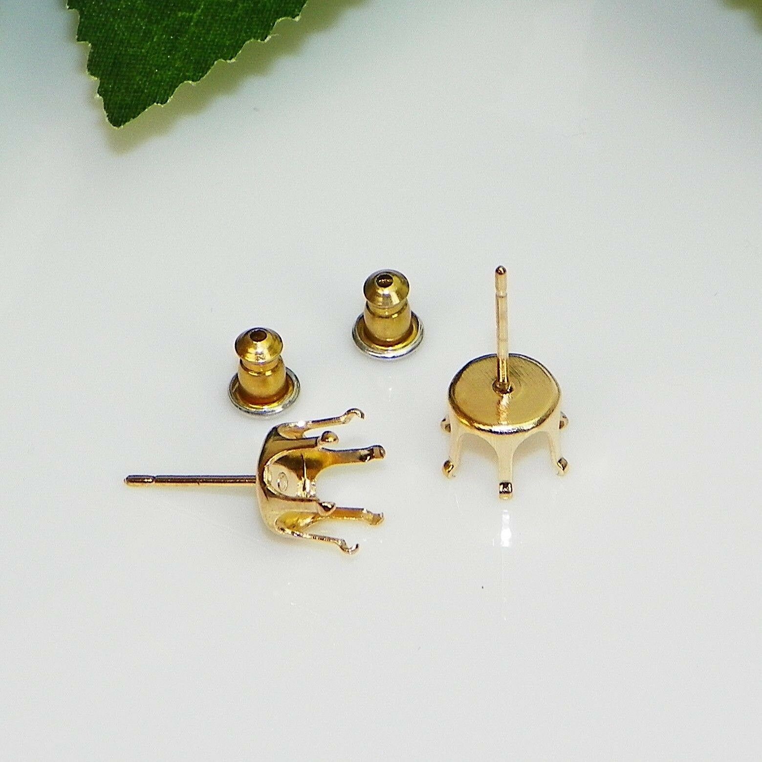 (4mm - 10mm ) Round Gold Plated Snap Tite Earring Settings (6 Prong)